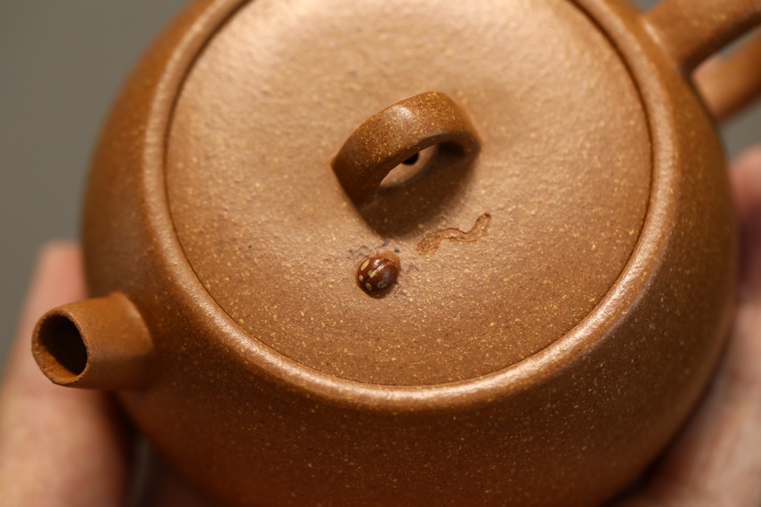 the "De Qu", Yixing Purple Clay (Zisha) Teapot 150ml