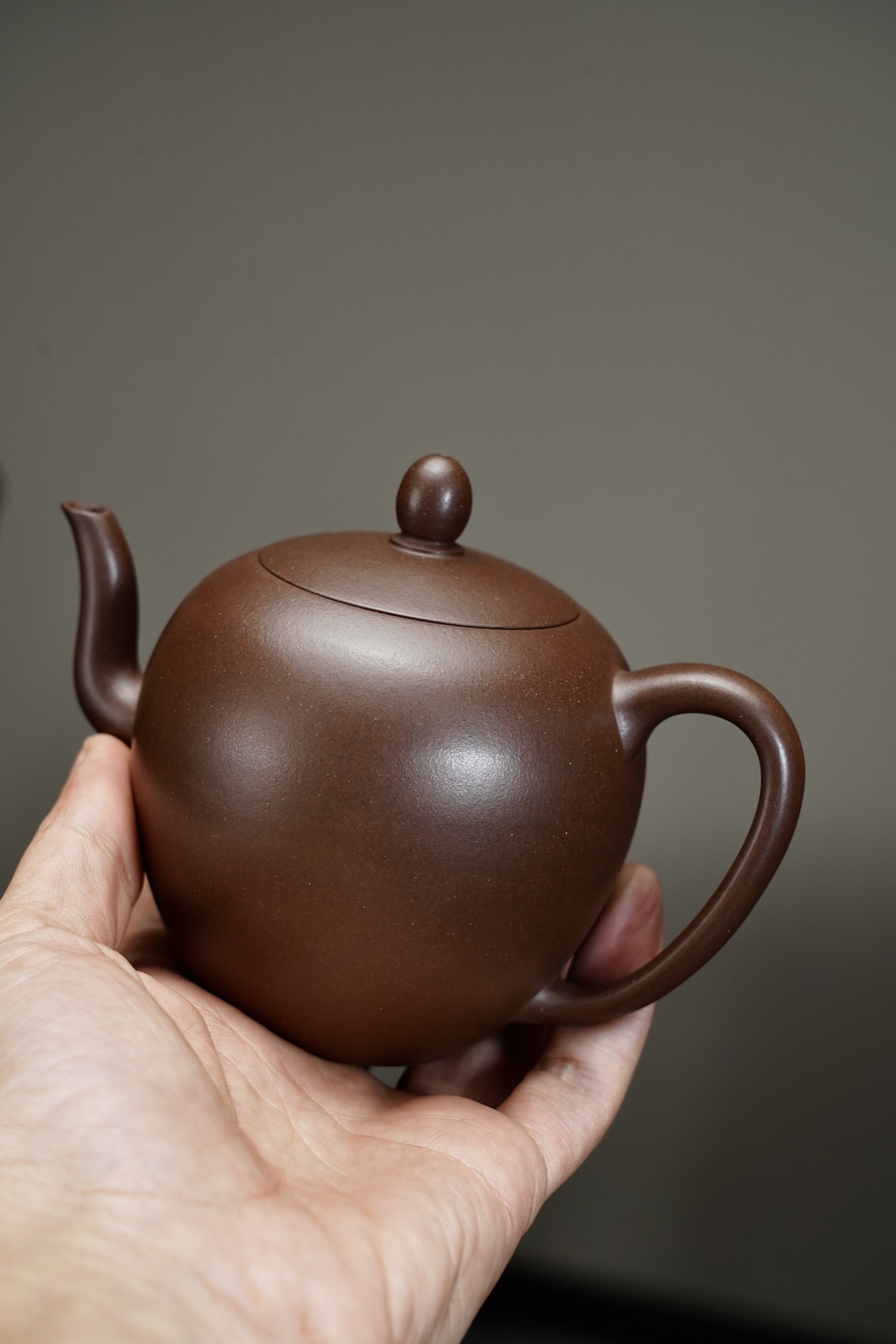 the "Beauty Shoulder", Yixing Purple Clay (Zisha) Teapot 260ml