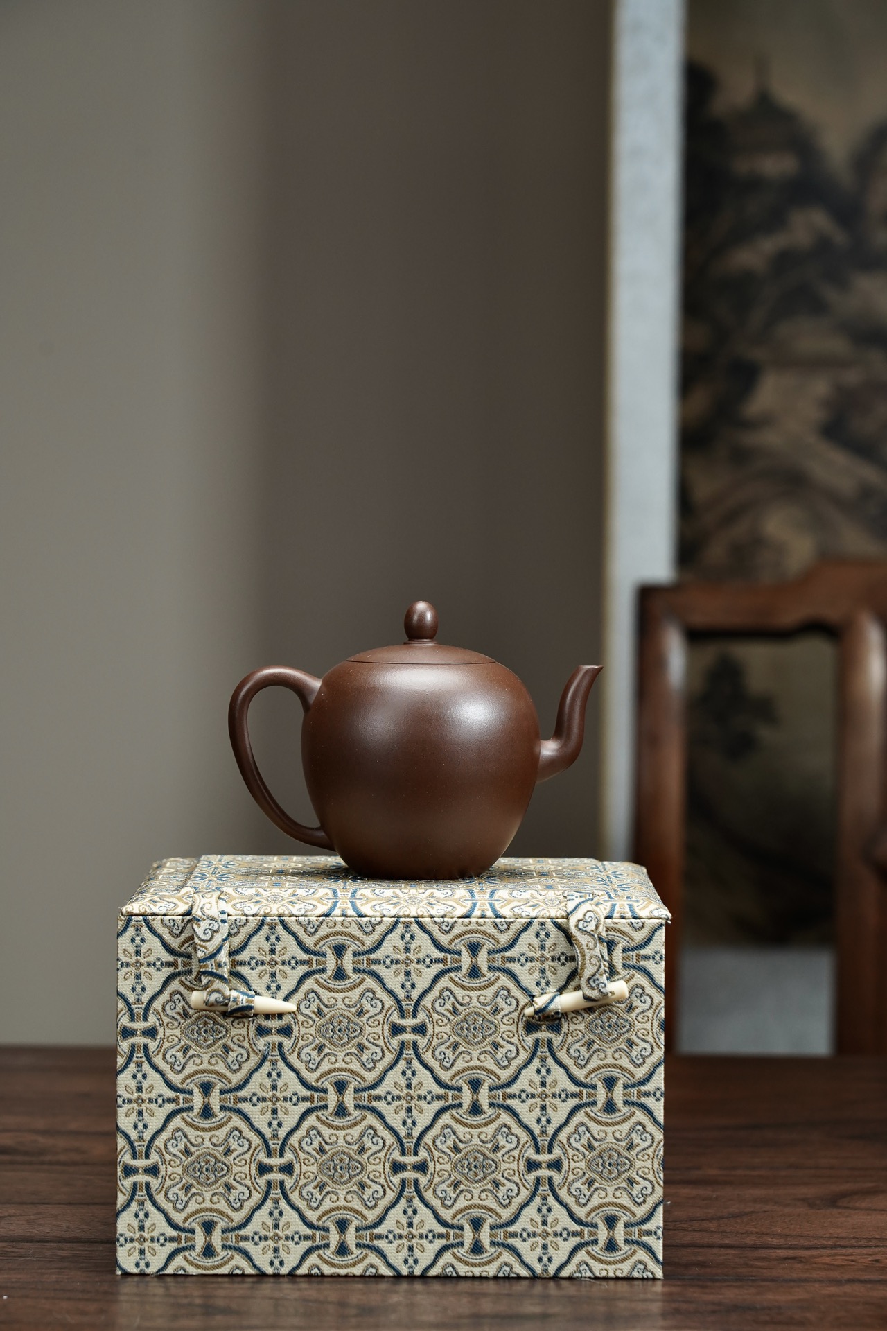 the "Beauty Shoulder", Yixing Purple Clay (Zisha) Teapot 260ml