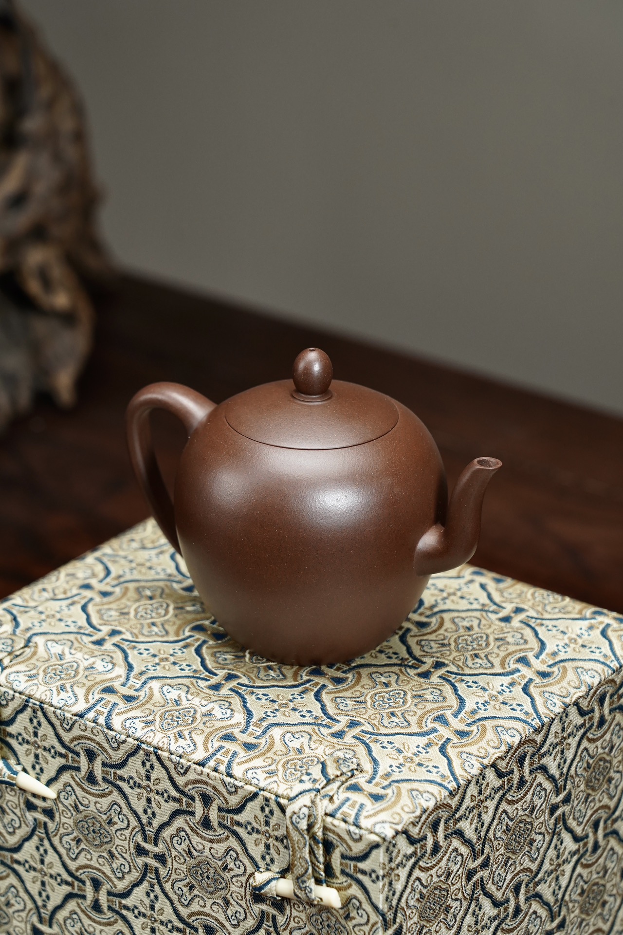 the "Beauty Shoulder", Yixing Purple Clay (Zisha) Teapot 260ml