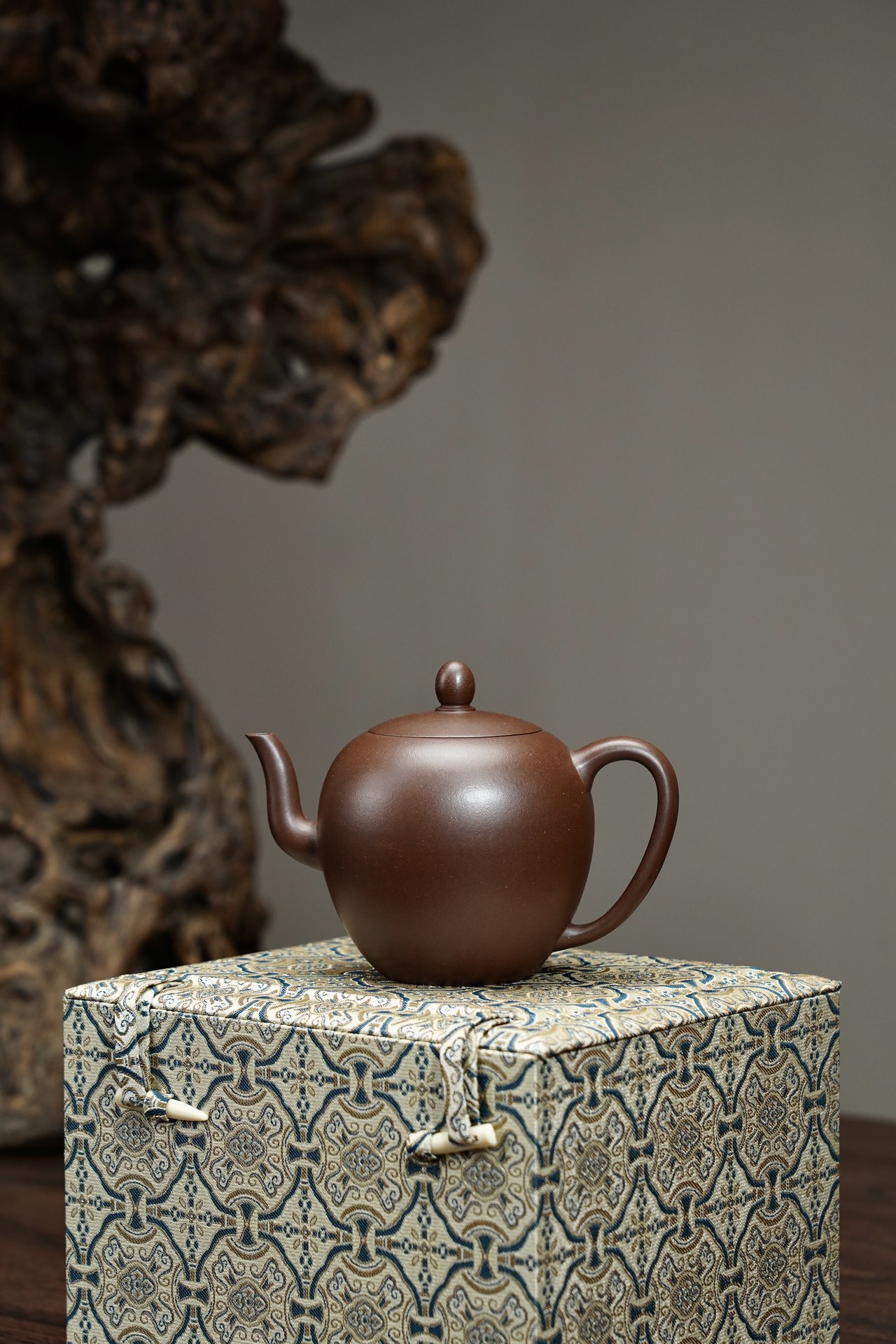 the "Beauty Shoulder", Yixing Purple Clay (Zisha) Teapot 260ml