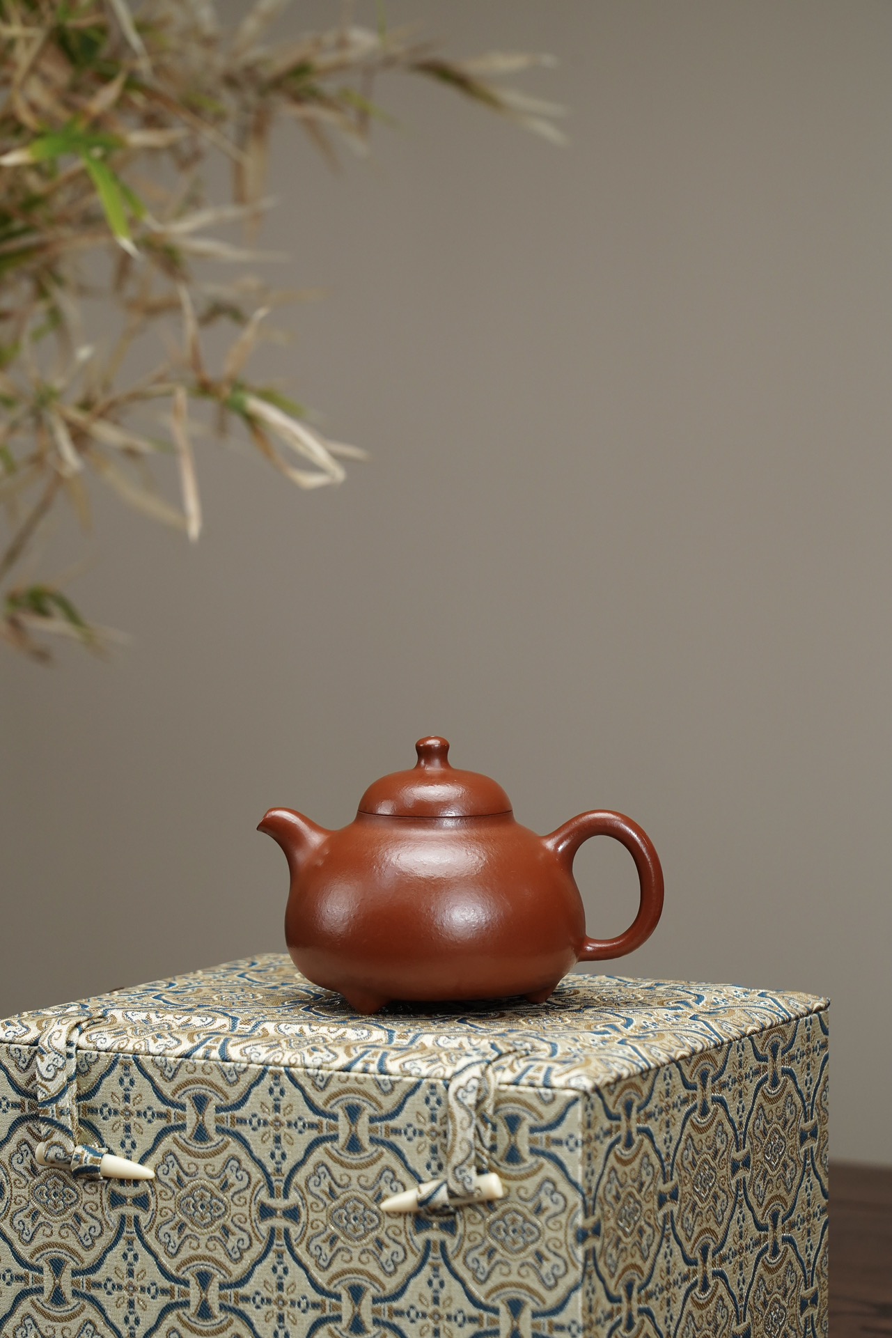the "Ru Ding", Yixing Purple Clay (Zisha) Teapot, Handmade Kung Fu Teapot 160ml