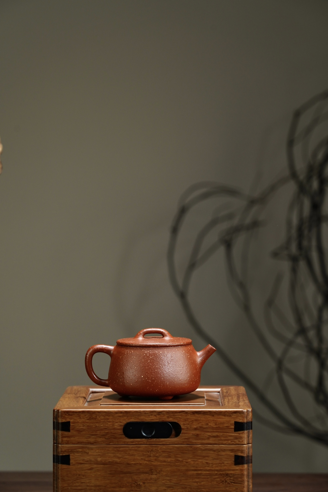 the "Wide Stone Laddle", Yixing Purple Clay (Zisha) Teapot, Handmade Kungfu Tea Stoneware Teapot 200ml
