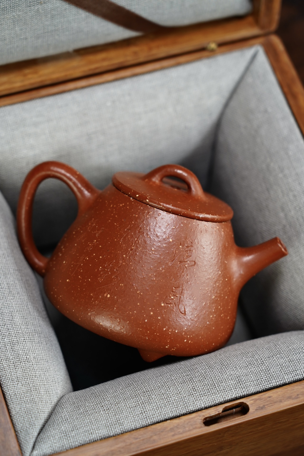 the "Slim Stone Laddle Bamboo", Yixing Purple Clay (Zisha) Teapot 200ml