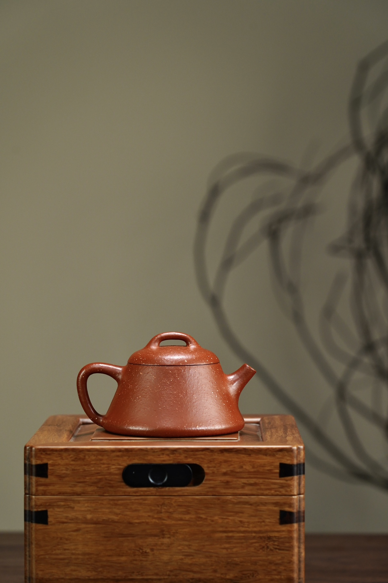 the "Qin Quan", Yixing Purple Clay (Zisha) Teapot 180ml