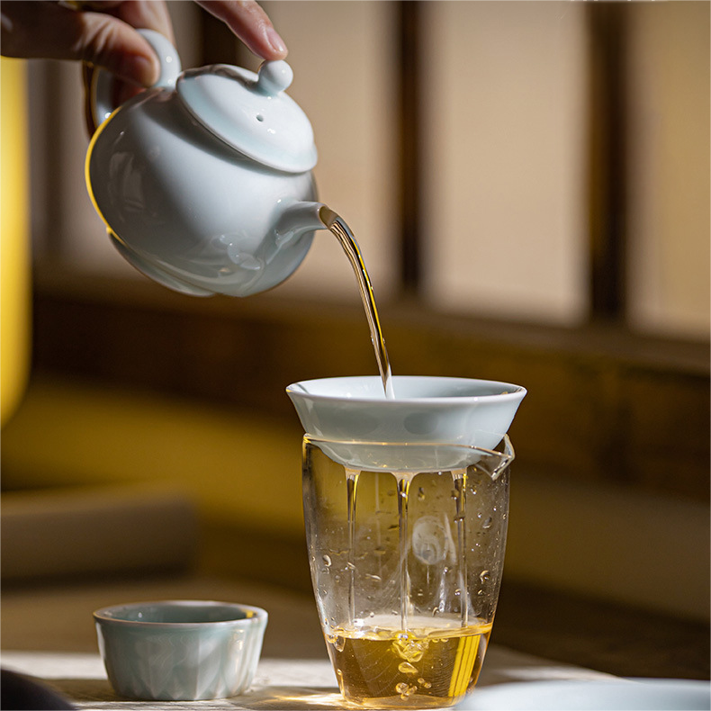 Shadow Blue Porcelain Strainer+Holder