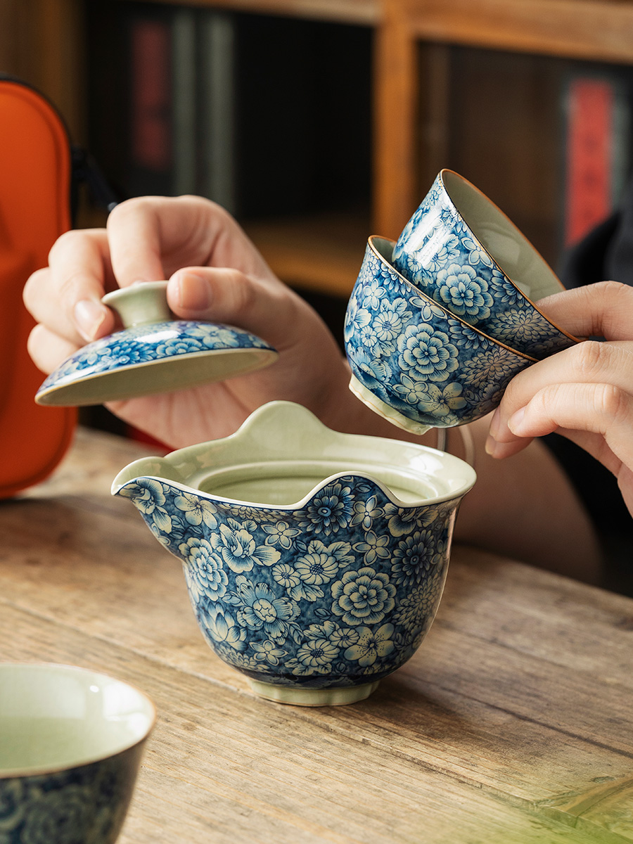 Blue and White Porcelain Teapot and Cup Travel Tea Set, 1 Teapot+3 Cups with Case