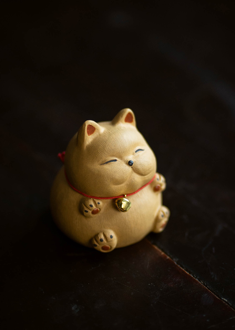 Chubby Cat Figurine, Ceramic Maneki-Neko Tea Pet