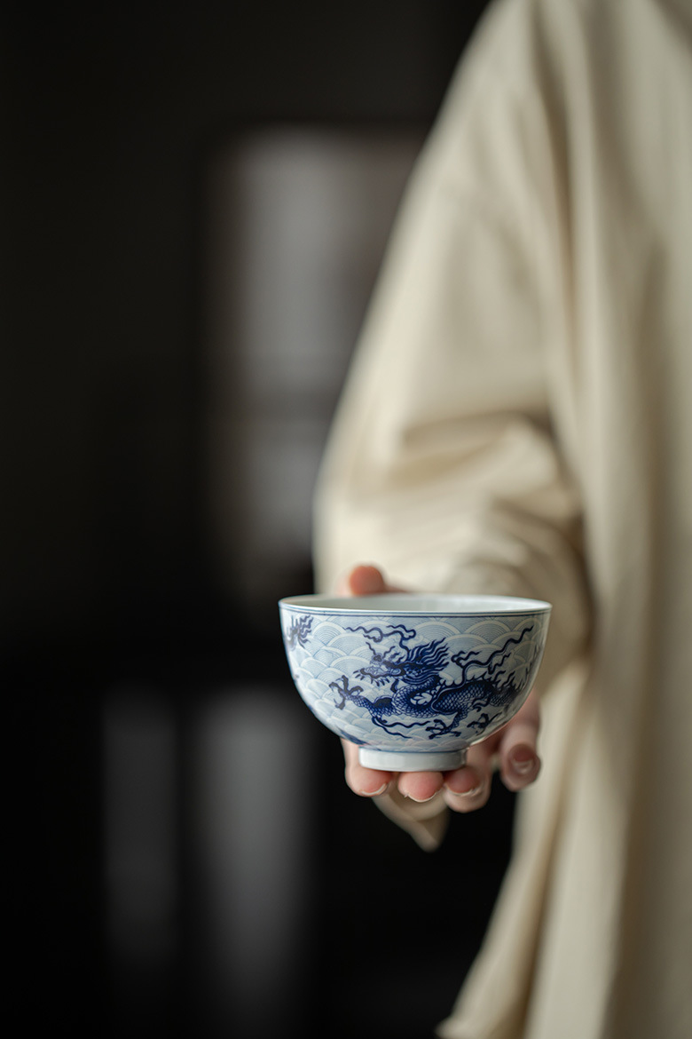 Chinese Dragon Kungfu  Tea Cup, Blue and White Porcelain 100ml
