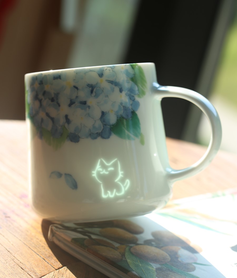 Glow Kitty Mug 360ml Decorated with Wisteria
