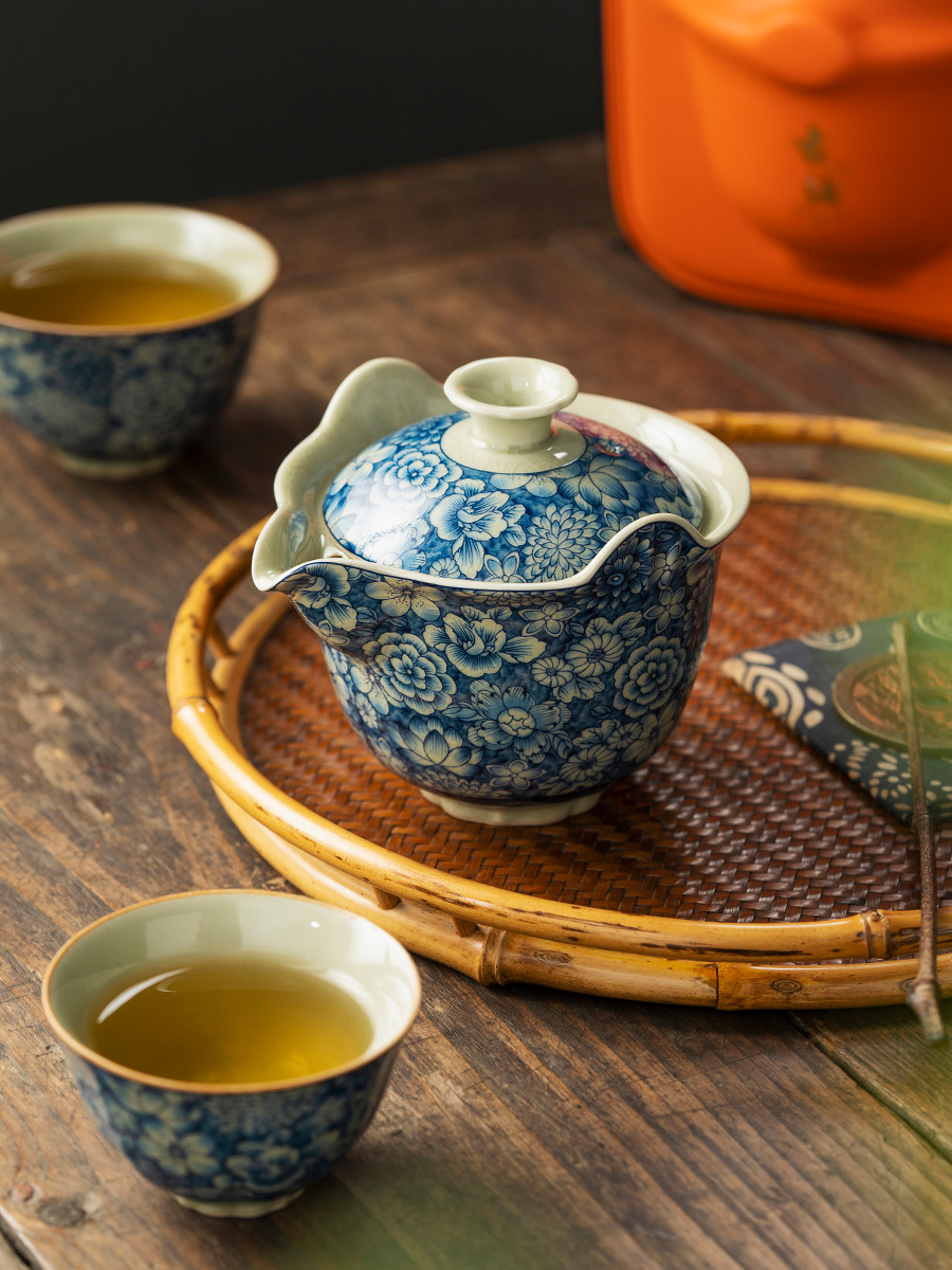 Blue and White Porcelain Teapot and Cup Travel Tea Set, 1 Teapot+3 Cups with Case