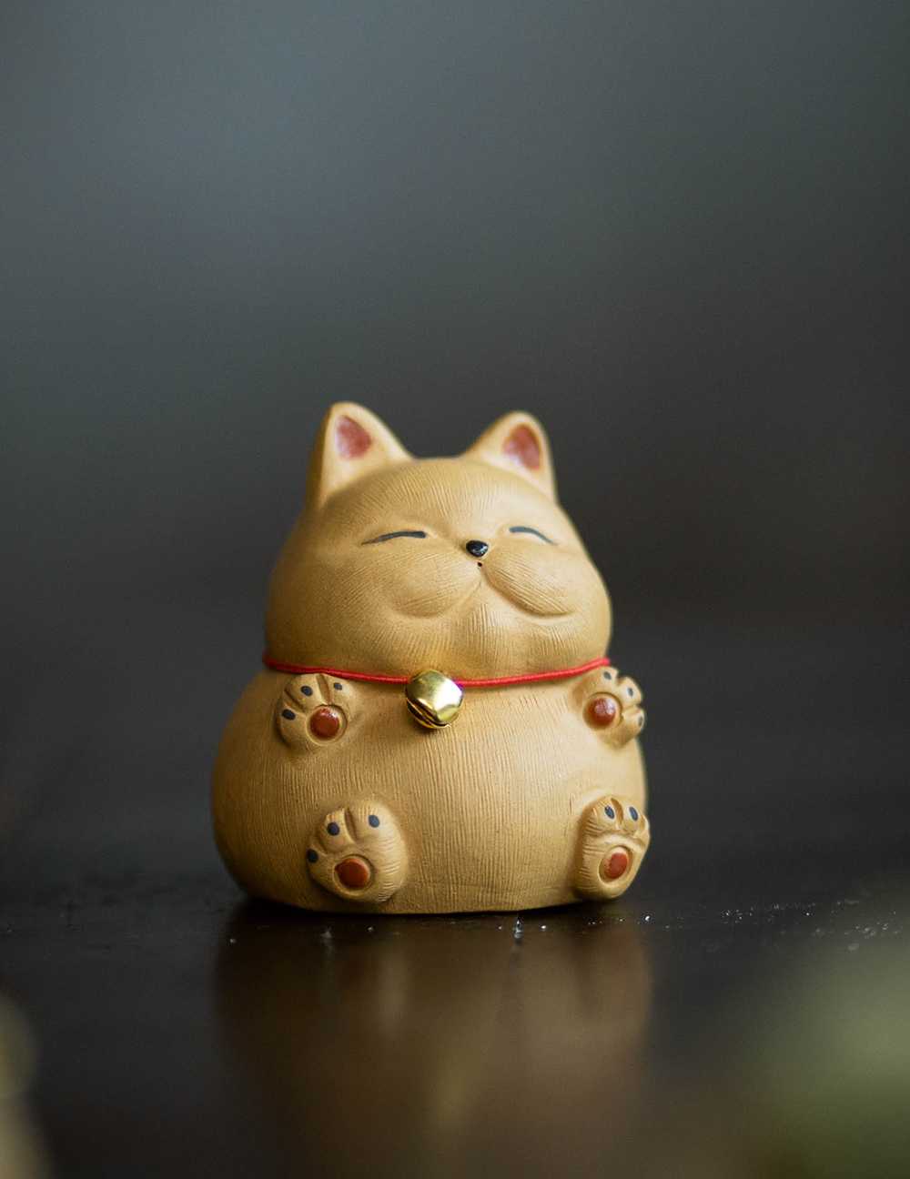 Chubby Cat Figurine, Ceramic Maneki-Neko Tea Pet
