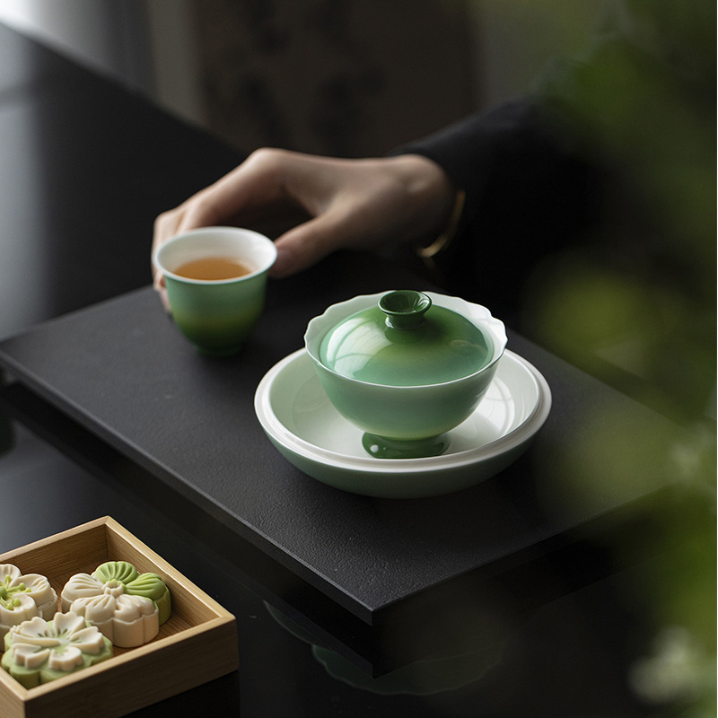 Gradient Green Saucer