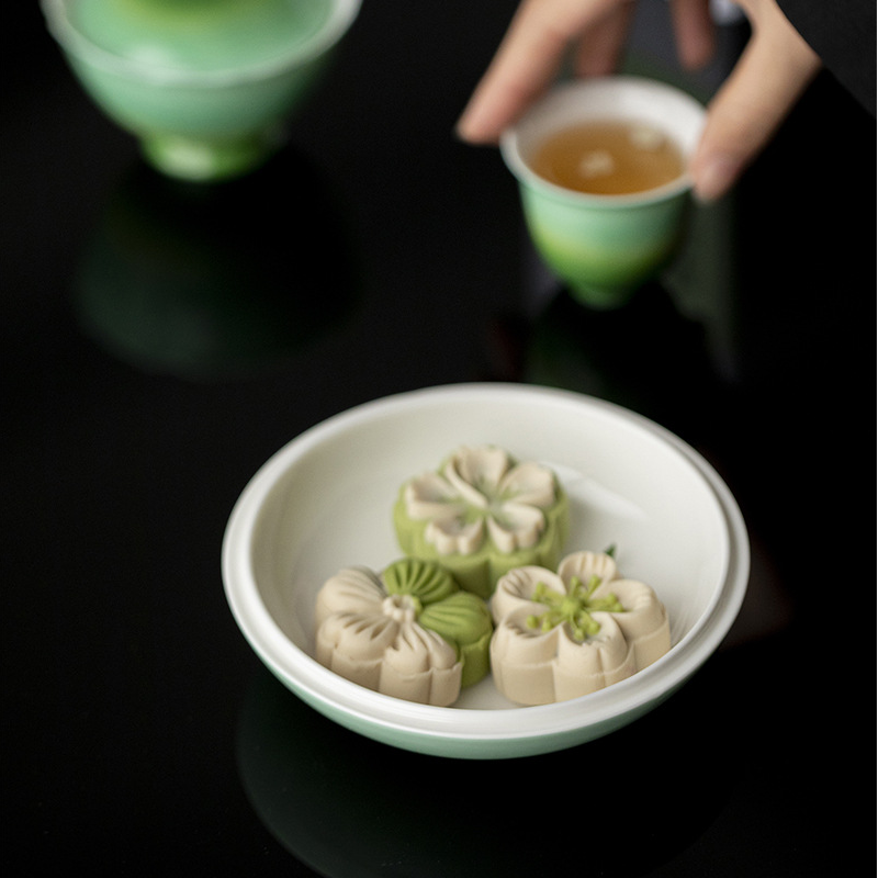 Gradient Green Saucer