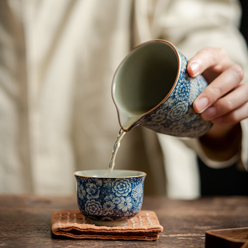Porcelain Kungfu Tea Pitcher 200ml, Blue and White Ice Crackle Glazed Lotus Pattern Fair Cup