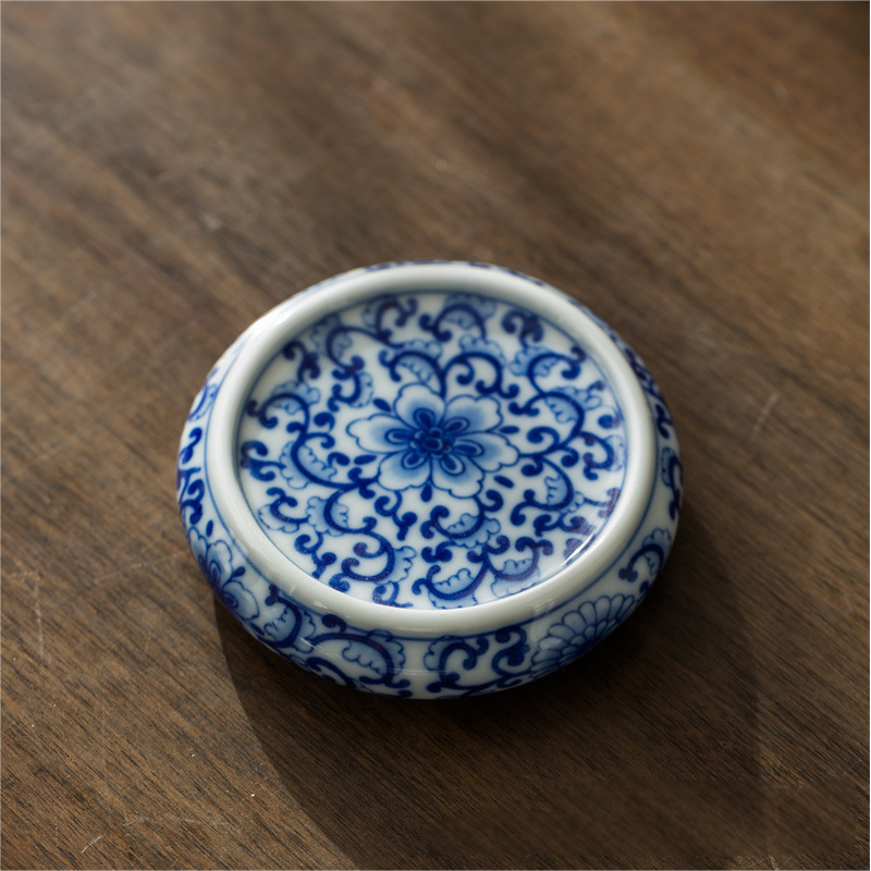 Collection of Classic Pattern Lid Holders