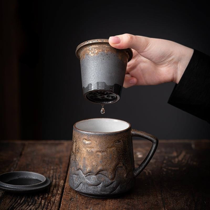 Dark Gold Stoneware Mug With Lid and Infuser 300ml