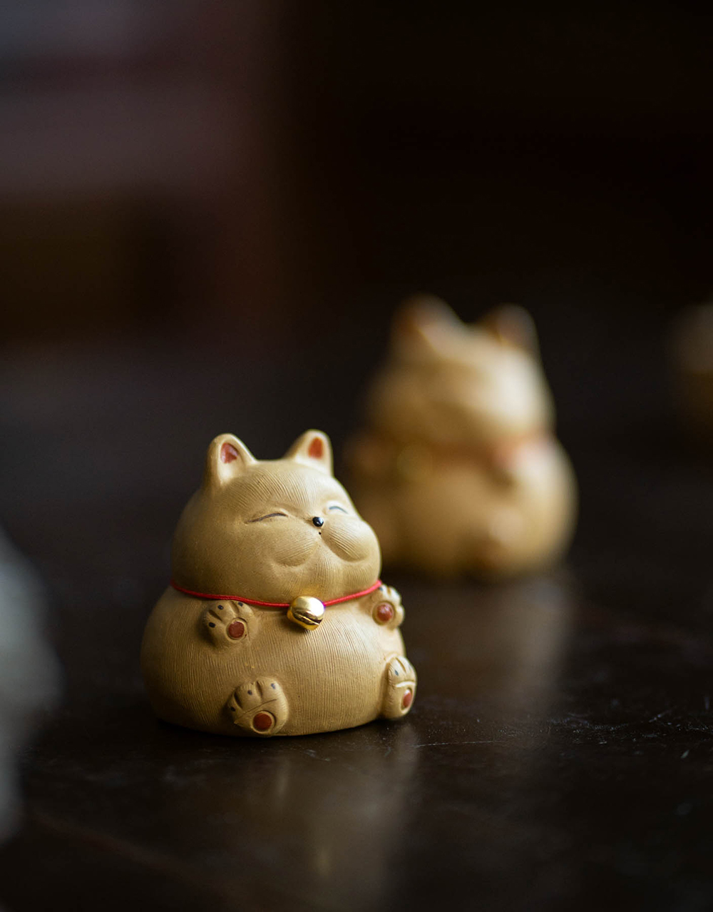 Chubby Cat Figurine, Ceramic Maneki-Neko Tea Pet