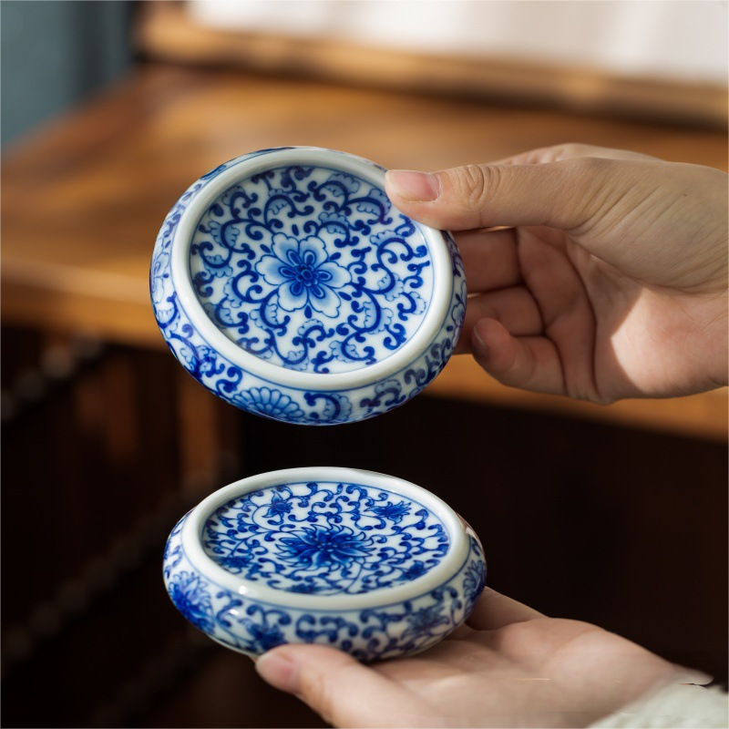 Collection of Classic Pattern Lid Holders