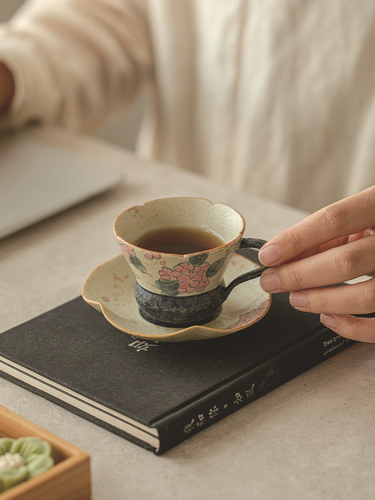 Caramel with Saucer 80ml, Hydrangeas