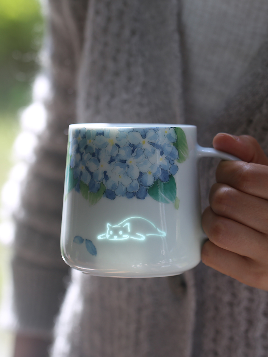 Glow Kitty Mug 360ml Decorated with Wisteria