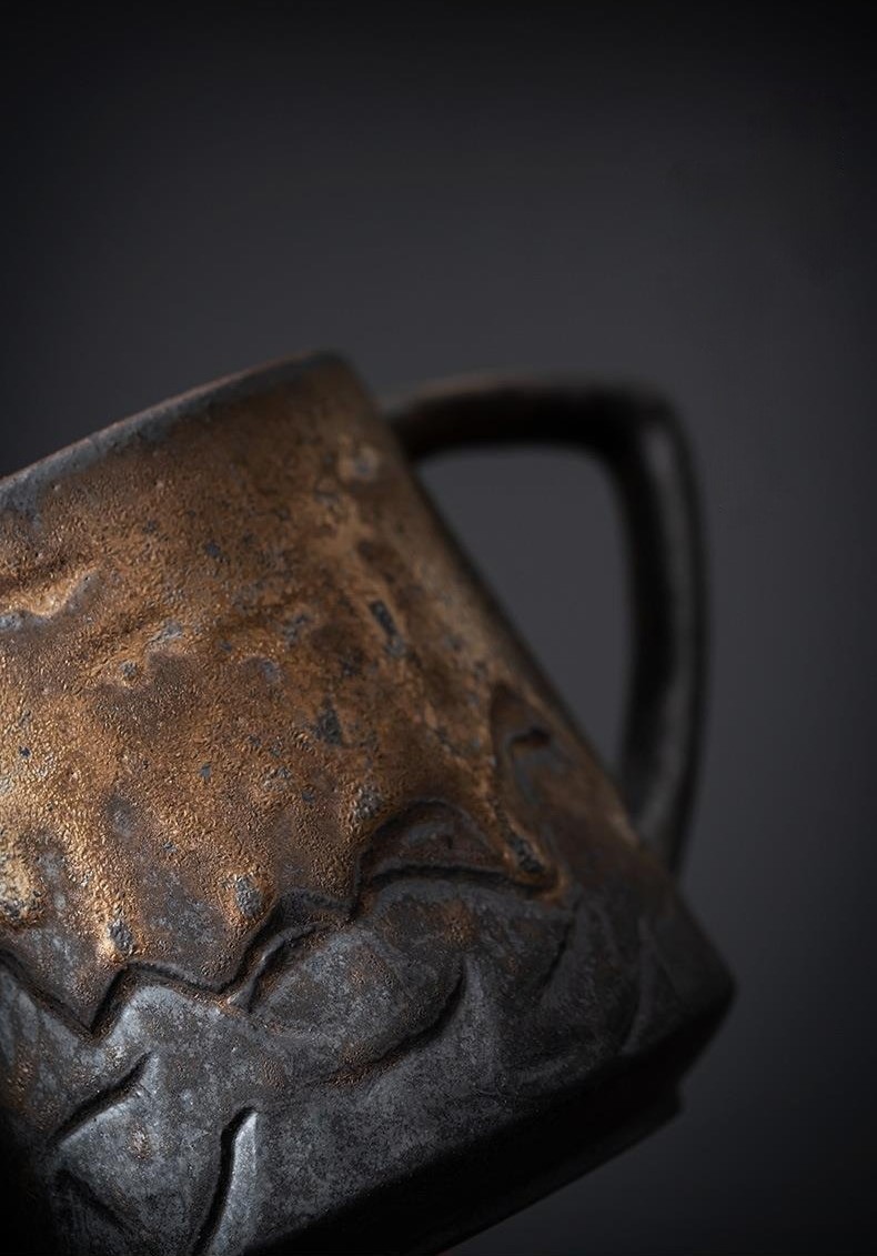 Dark Gold Stoneware Mug With Lid and Infuser 300ml