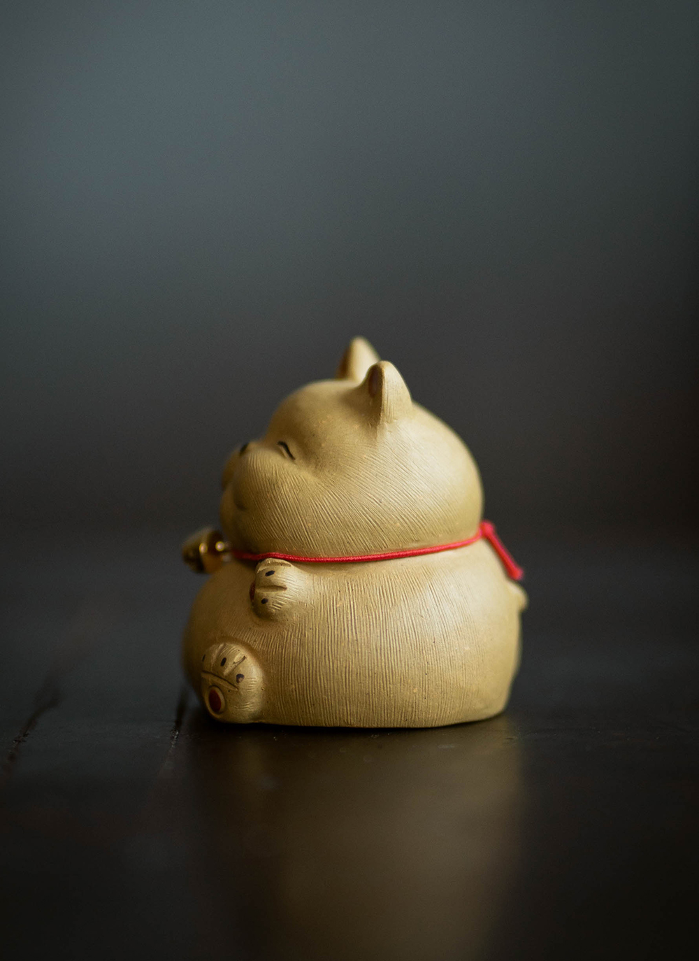 Chubby Cat Figurine, Ceramic Maneki-Neko Tea Pet