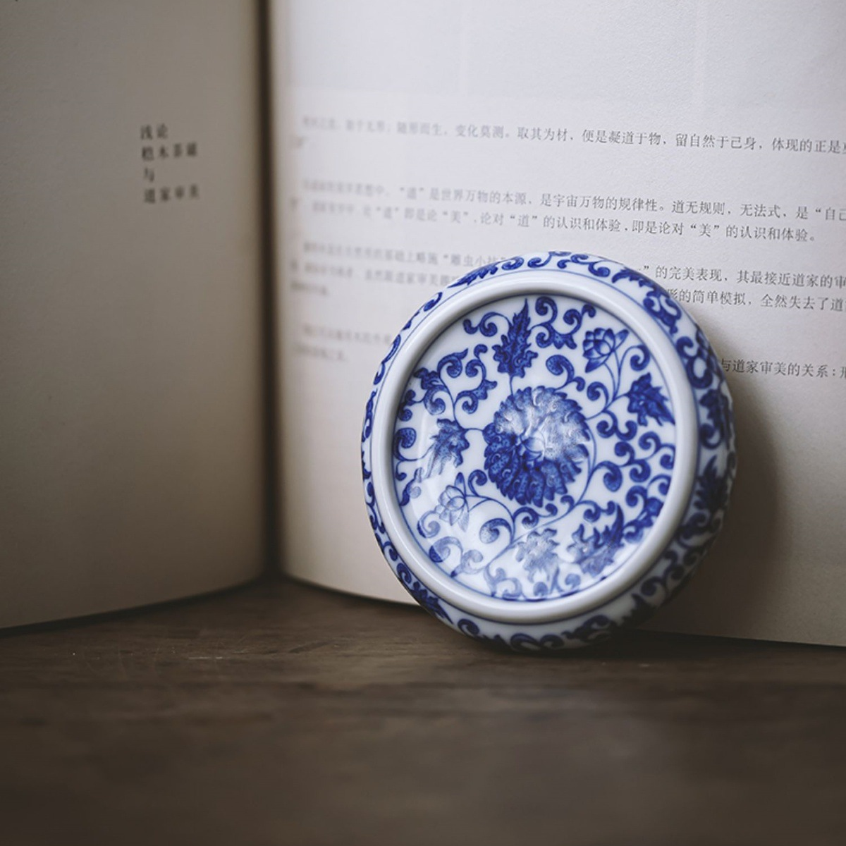 Collection of Classic Pattern Lid Holders