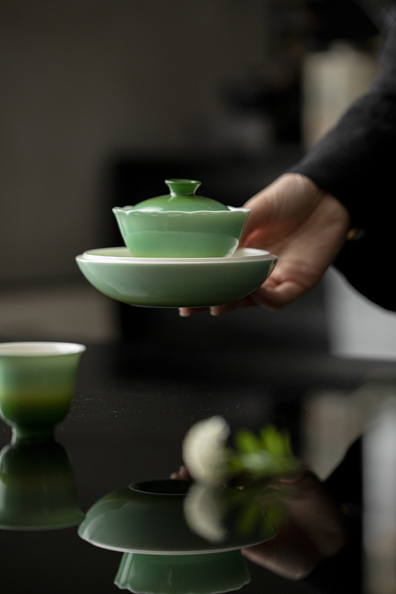 Gradient Green Saucer