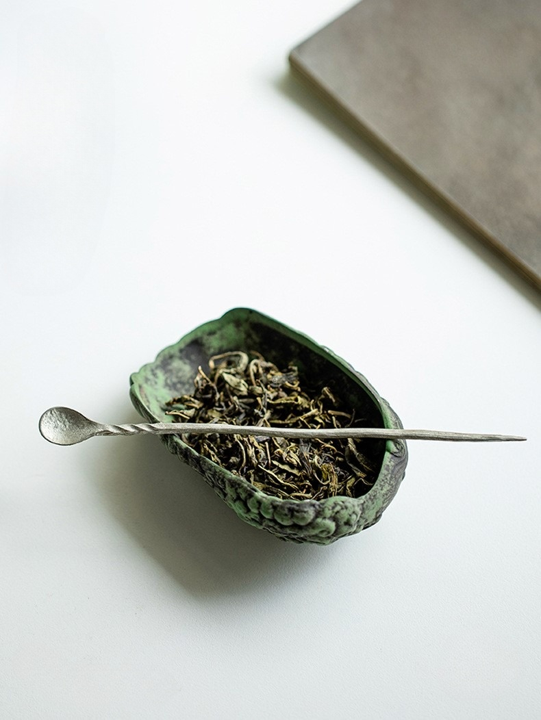 Green Bas-Relief Clouds Tea Scoop
