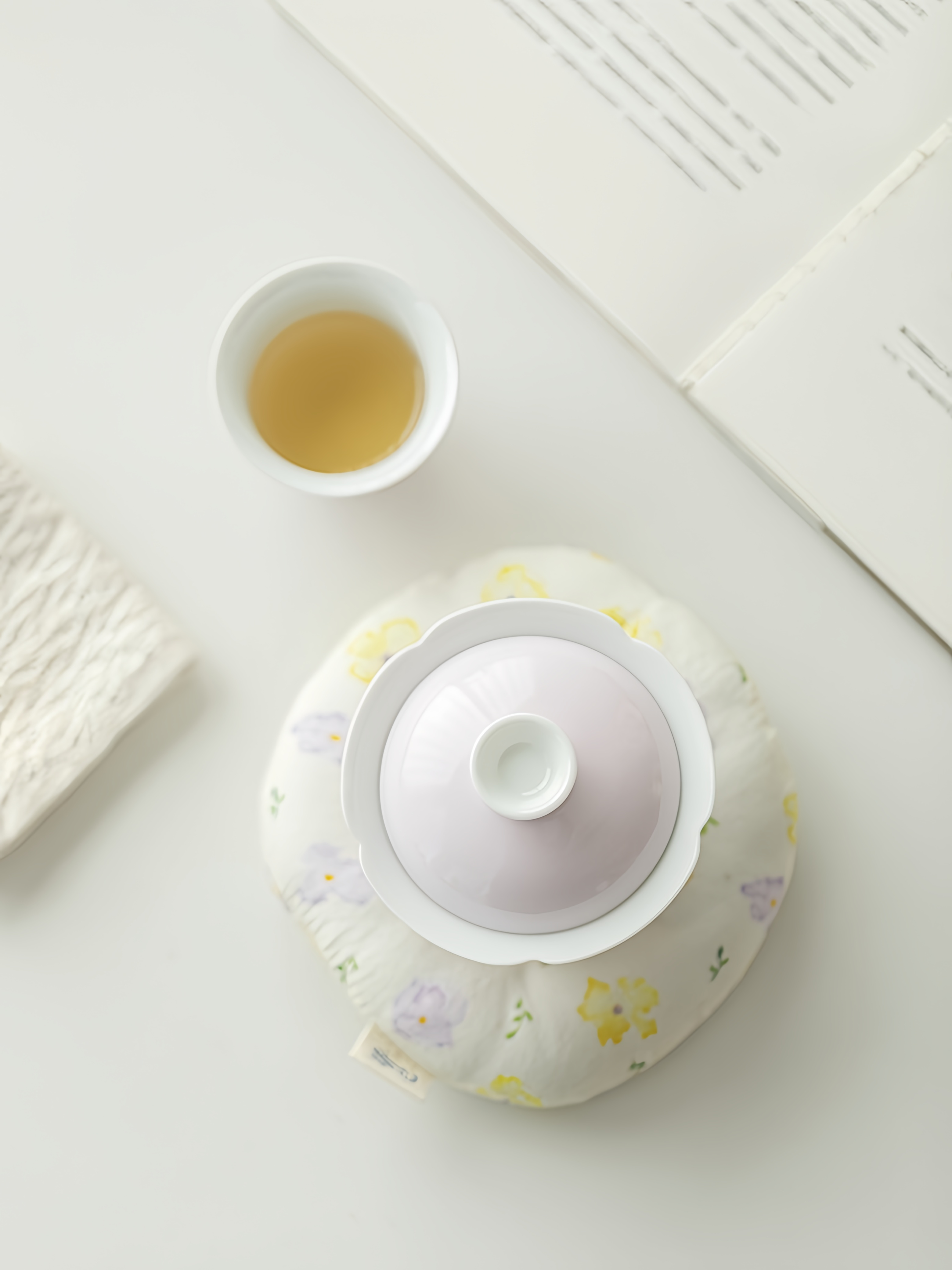 Monochrome Floral Porcelain Gaiwan 140ml, 6 Colors Optional