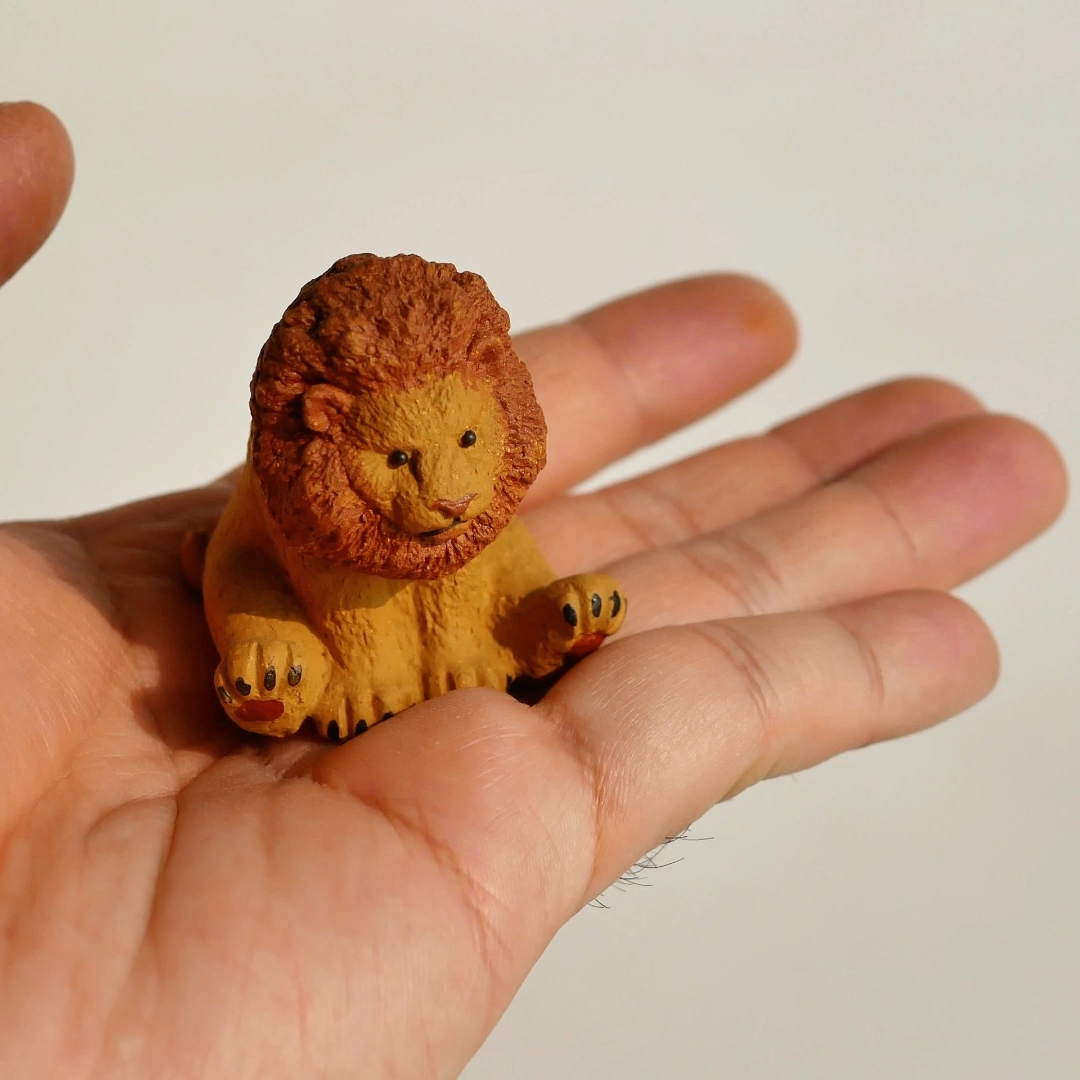 Dazing Lion Figurine