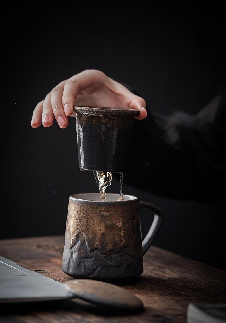 Dark Gold Stoneware Mug With Lid and Infuser 300ml