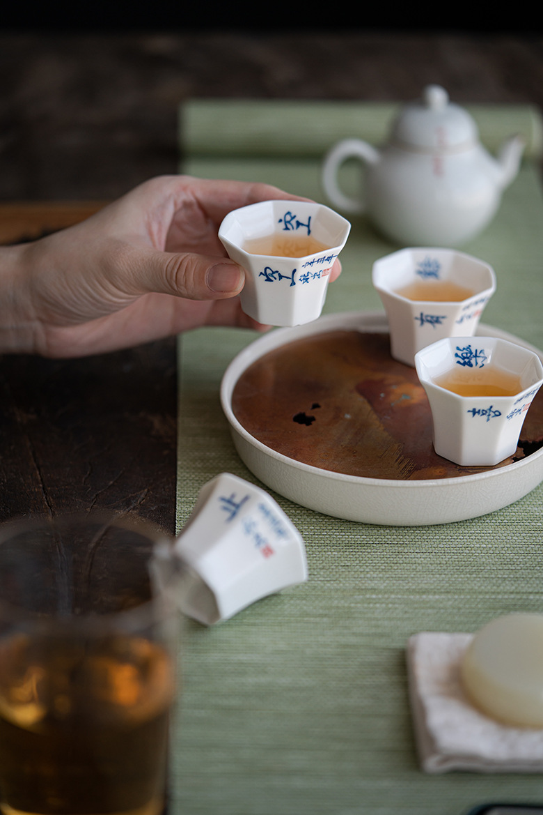 Octagonal Chinese Calligraphy Tea Cups Set (4 PCS) 40ml