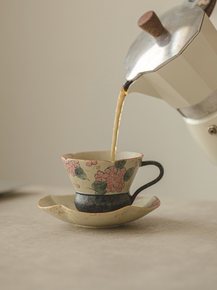 Caramel with Saucer 80ml, Hydrangeas