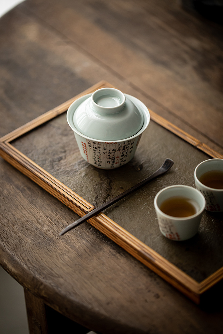 Porcelain Gaiwan with Chinese Calligraphy Decoration 160ml