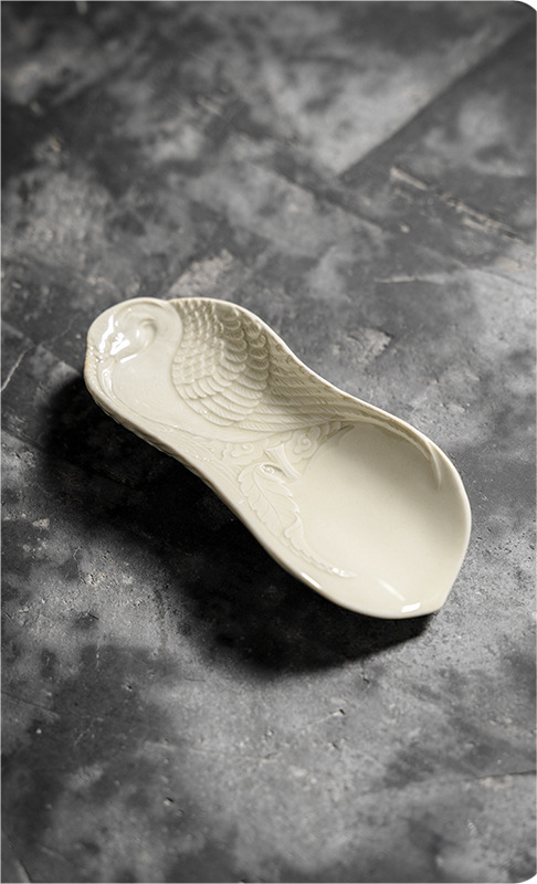 Bas-Relief Crane Tea Leaf Scoop, Chinese Porcelain Kung Fu Tea Accessory