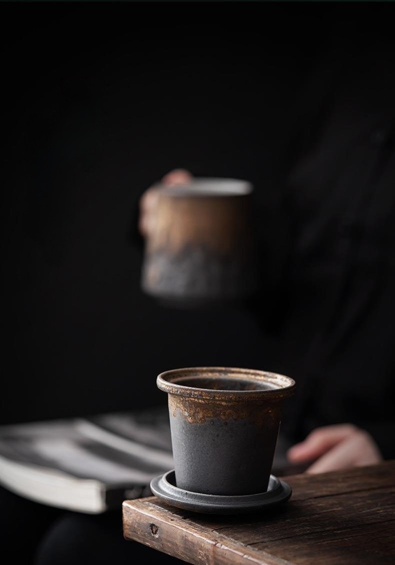 Dark Gold Stoneware Mug With Lid and Infuser 300ml