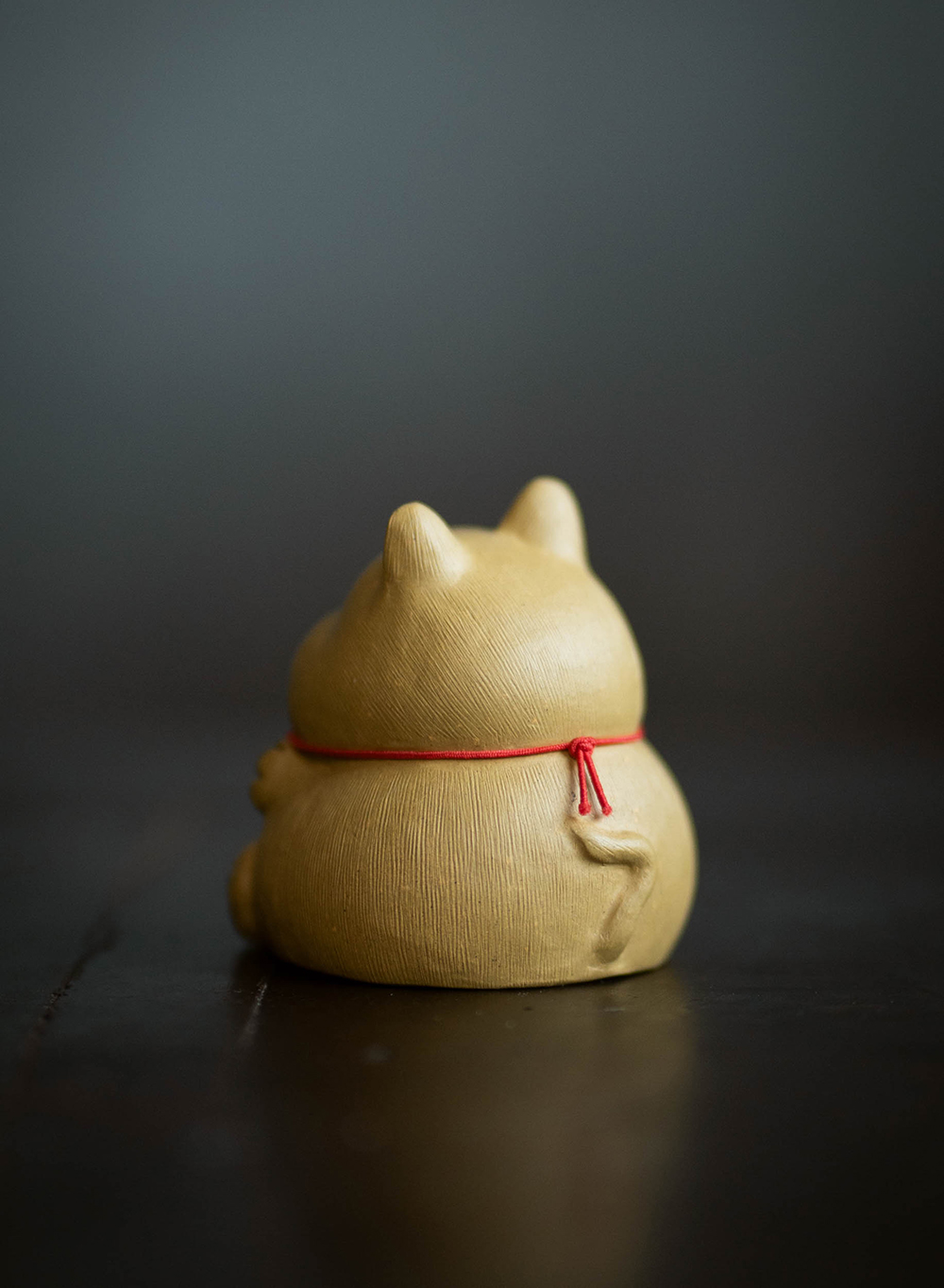 Chubby Cat Figurine, Ceramic Maneki-Neko Tea Pet