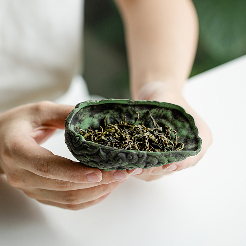 Green Bas-Relief Clouds Tea Scoop