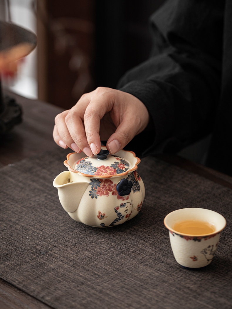 White Cat Ceramic Teapot 135ml