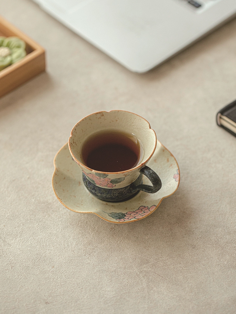 Caramel with Saucer 80ml, Hydrangeas