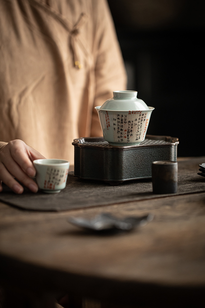 Porcelain Gaiwan with Chinese Calligraphy Decoration 160ml
