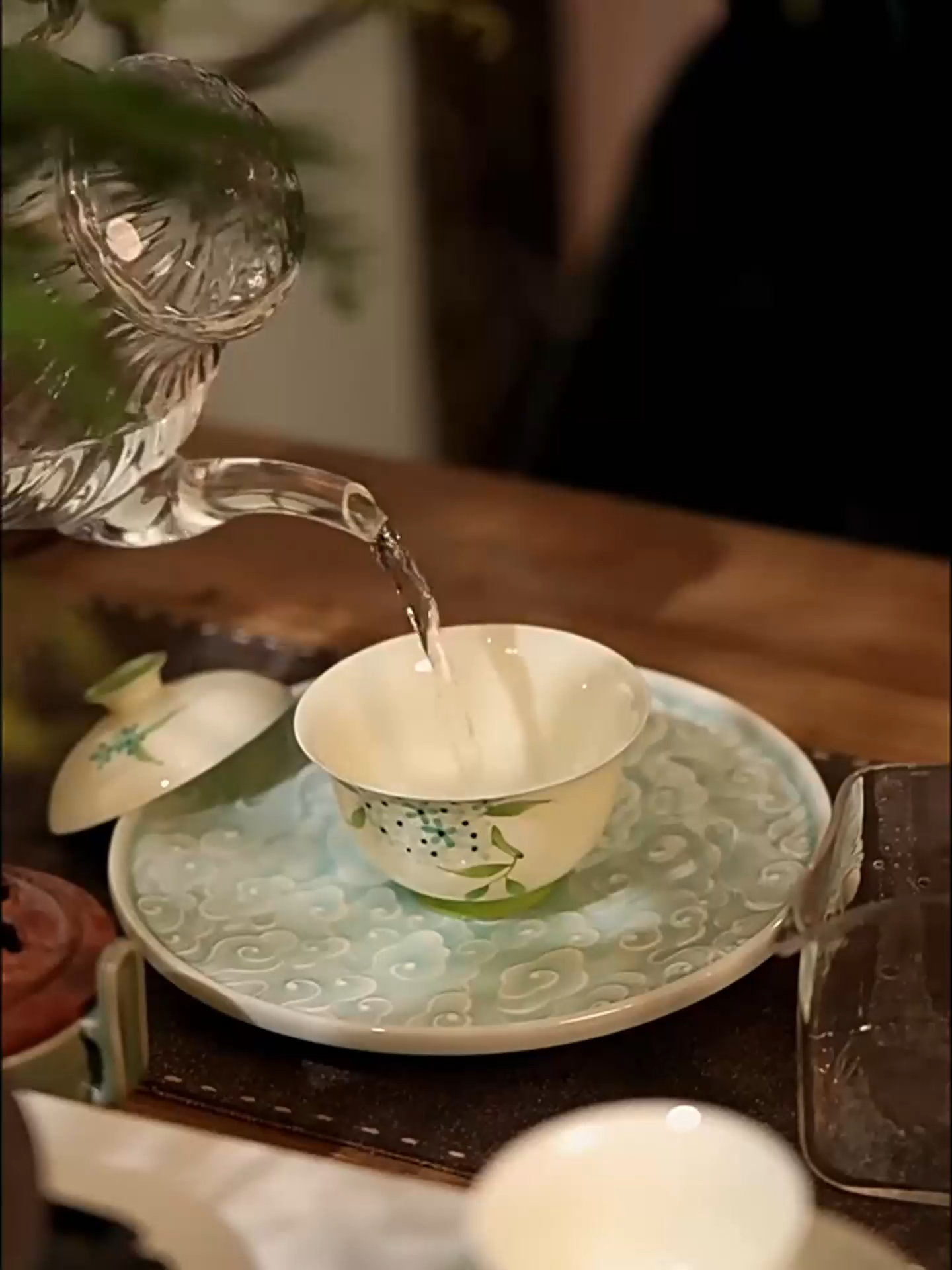 Hydrangea Porcelain Gaiwan and Tea Cups Set