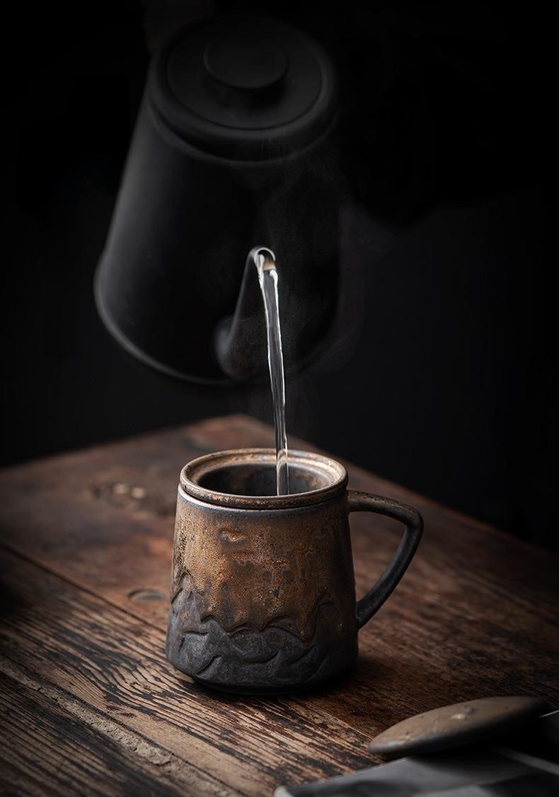 Dark Gold Stoneware Mug With Lid and Infuser 300ml