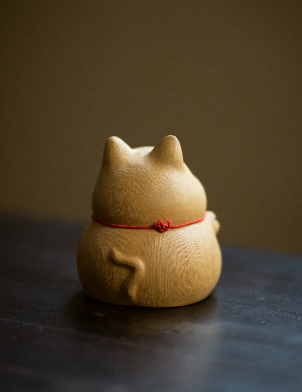 Chubby Cat Figurine, Ceramic Maneki-Neko Tea Pet