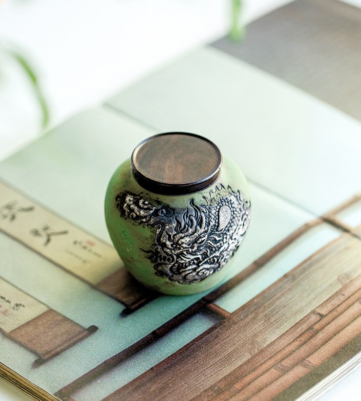 Green Bas-Relief Dragon Tea Caddy