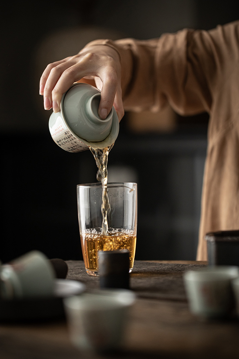 Porcelain Gaiwan with Chinese Calligraphy Decoration 160ml