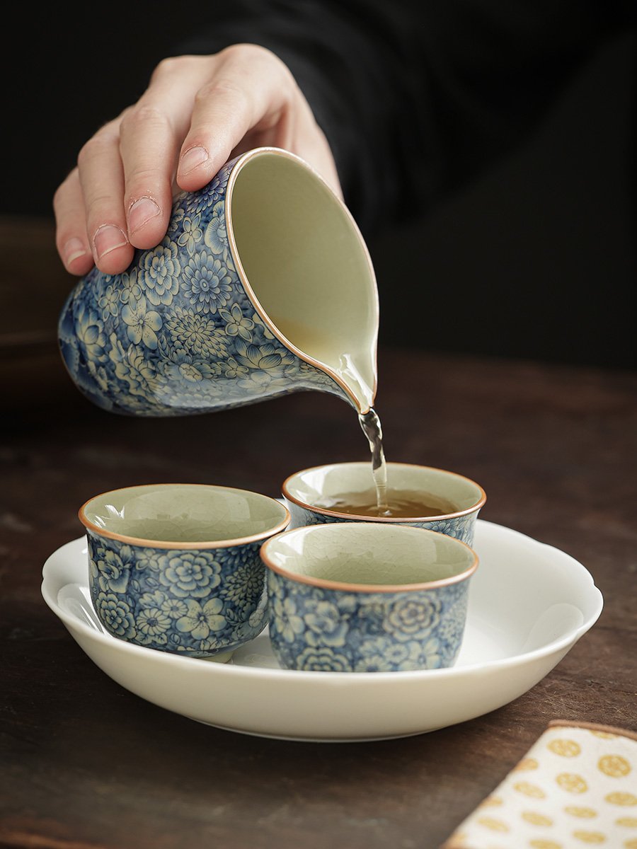 Porcelain Kungfu Tea Pitcher 200ml, Blue and White Ice Crackle Glazed Lotus Pattern Fair Cup