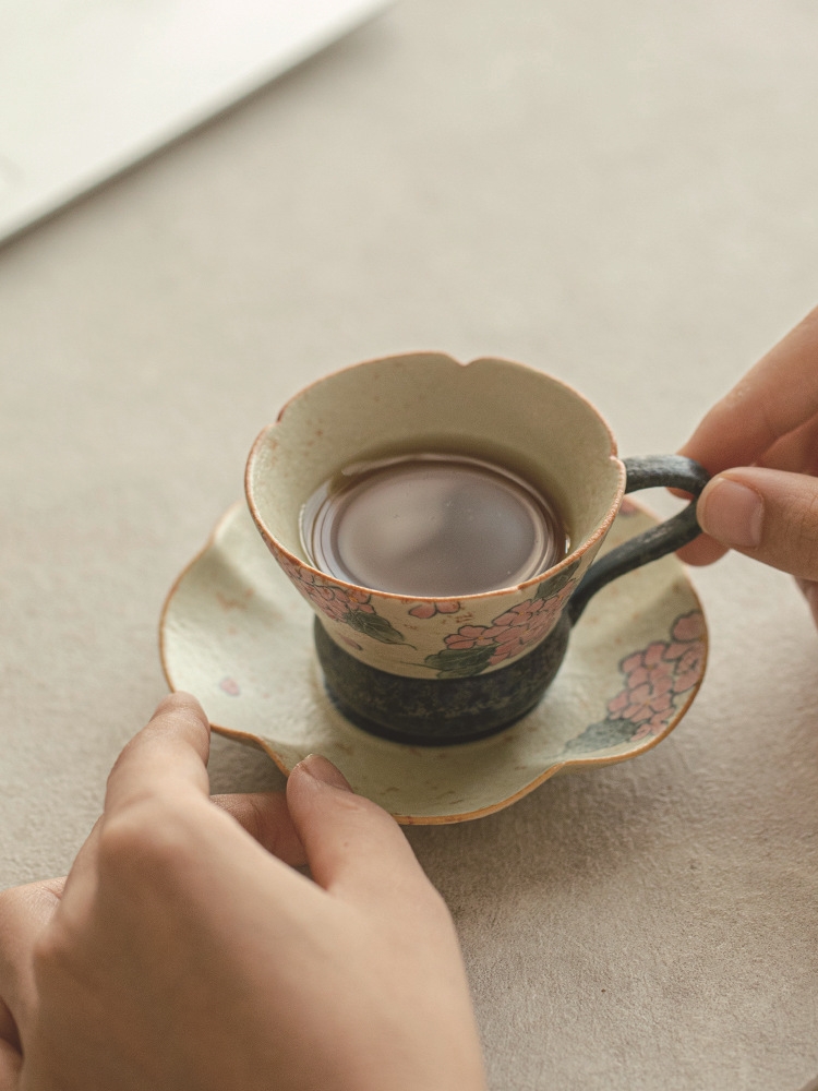 Caramel with Saucer 80ml, Hydrangeas